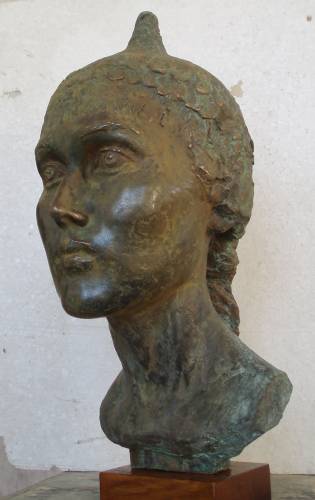 П. Пупин. Портрет чувашки. 2007. Бронза. 42 х 19 х 25