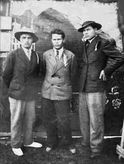 П. Хузангай и С. Шавлы во время акатуя в п. Козловка. 1936 г.