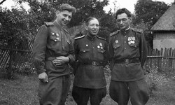 Май 1945 г. Чехословакия. Н. А. Стуриков, Лев Прусьян - военный журналист, Семен Язерский - ленинградский публицист